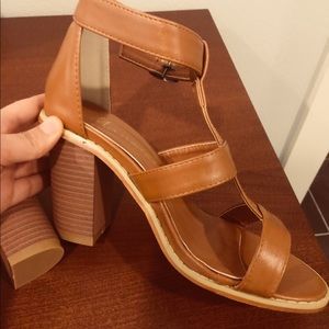 Brown peep toe Buckle t- trap sandal
